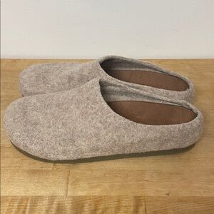 Eastland Rhianna Clog cozy slip-on shoe with brushed wool upper, women’s size 10